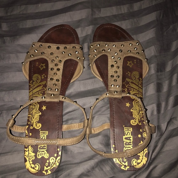 Sandle - Picture 2 of 3